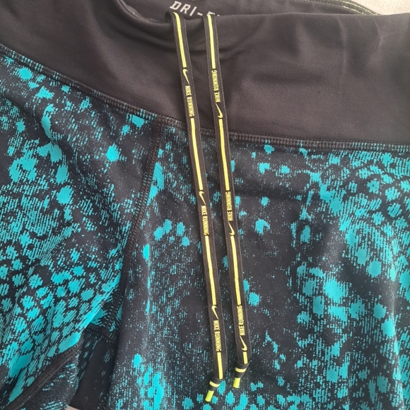 Nike Epic Lux Tight Python Black and Blue Leggings - Picture 6 of 13